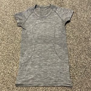 Lululemon light gray swiftly tech short sleeve shirt